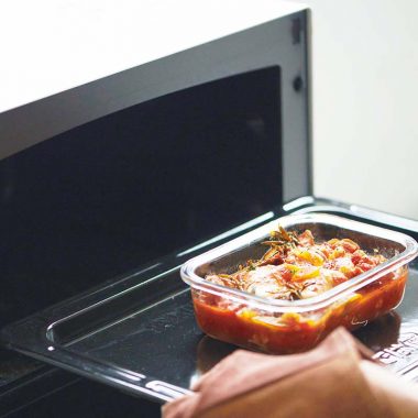 リンネル 2021年10月号特別号 付録【SNOOPY［スヌーピー］
耐熱ガラス保存容器】 フタを外せば、レンジもオーブンも使えます。さまざまな料理に使えて、普段の料理の幅を広げてくれそう！