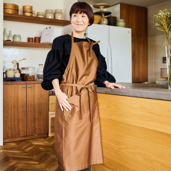 料理家ワタナベマキさんの大人気コラボウェア＆エプロンが今年も発売中