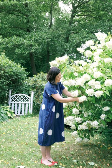 庭には前の住人が植えていたいろいろな花が咲いています