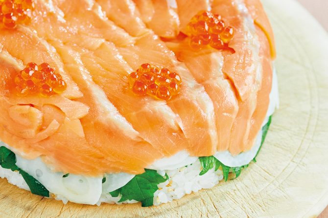 スモークサーモンとれんこんの押し寿司【レシピ・小林まさみさん】