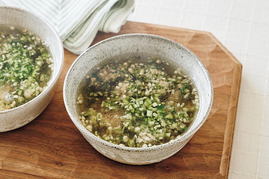 たたきオクラとツナの和風スープ：レシピ・有賀薫さん