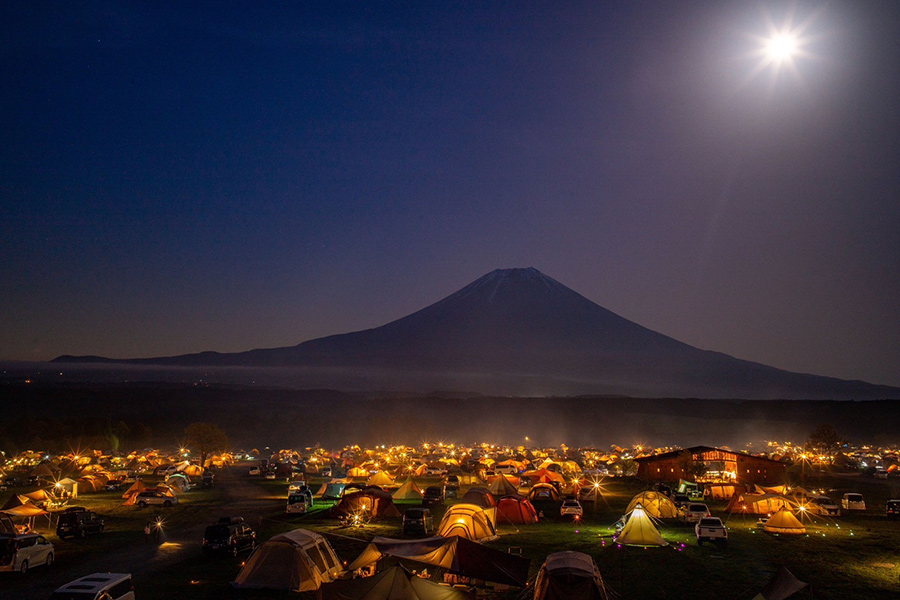 富士宮市のキャンプ場ふもとっぱらの夜景