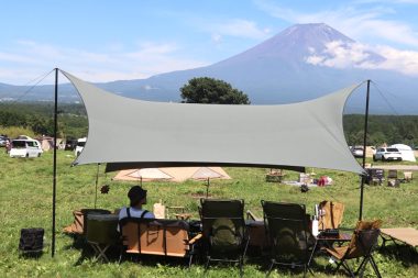 富士宮市のキャンプ場ふもとっぱらでキャンプを楽しむ様子