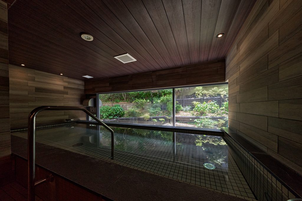 サウナも充実のゆったりした大浴場：WeBase 鎌倉