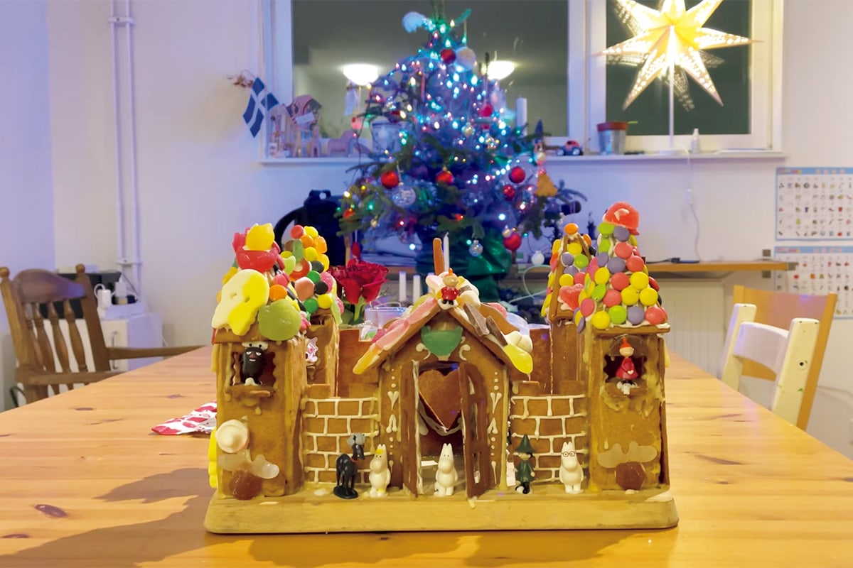 家族でお菓子の家を作る：スウェーデン在住“ヴェントゥラ愛さん”の #北欧の冬支度