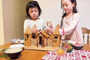 家族でお菓子の家を作る：スウェーデン在住“ヴェントゥラ愛さん”の #北欧の冬支度