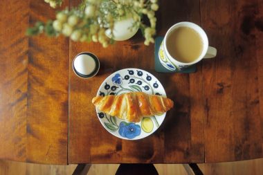 フリーマーケットで買ったアラビアParatiisiの小皿：フィンランド在住 “北欧、かもめと暮らす ナナさん”の私が好きな北欧