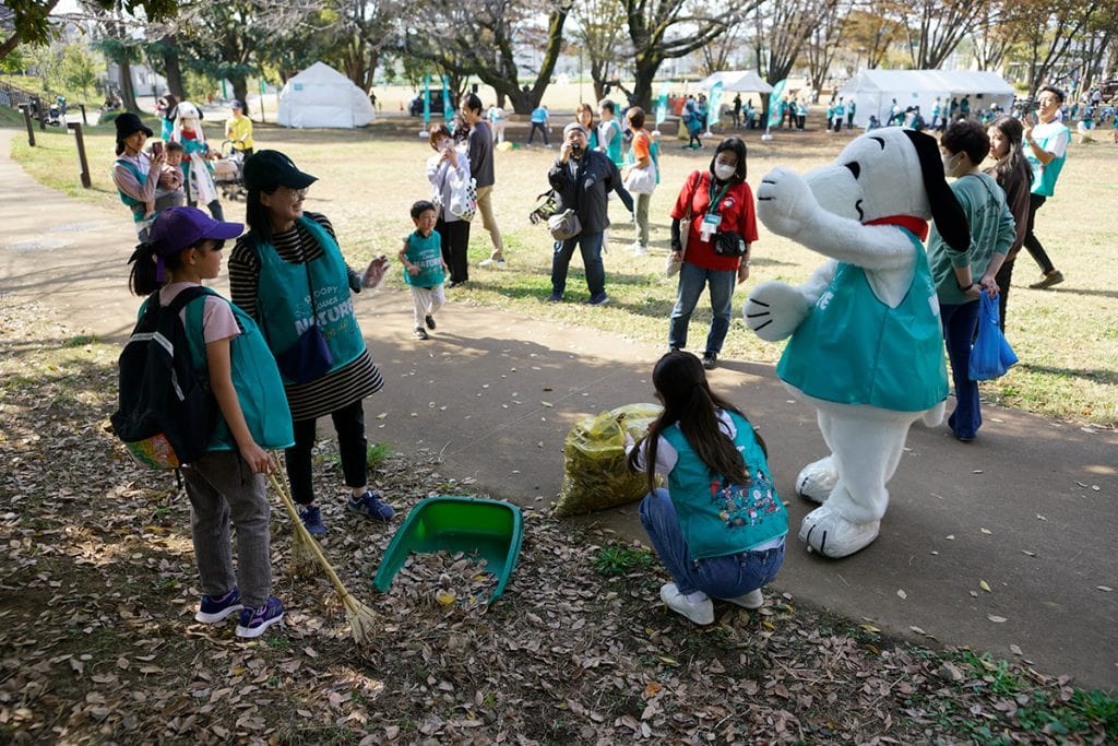南町田の鶴間公園で開催したゴミ拾いイベント「SNOOPY Loves NATURE“Team up!”」