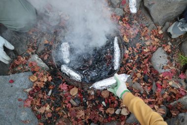 長野県のタイニーガーデン蓼科で焼き芋イベント