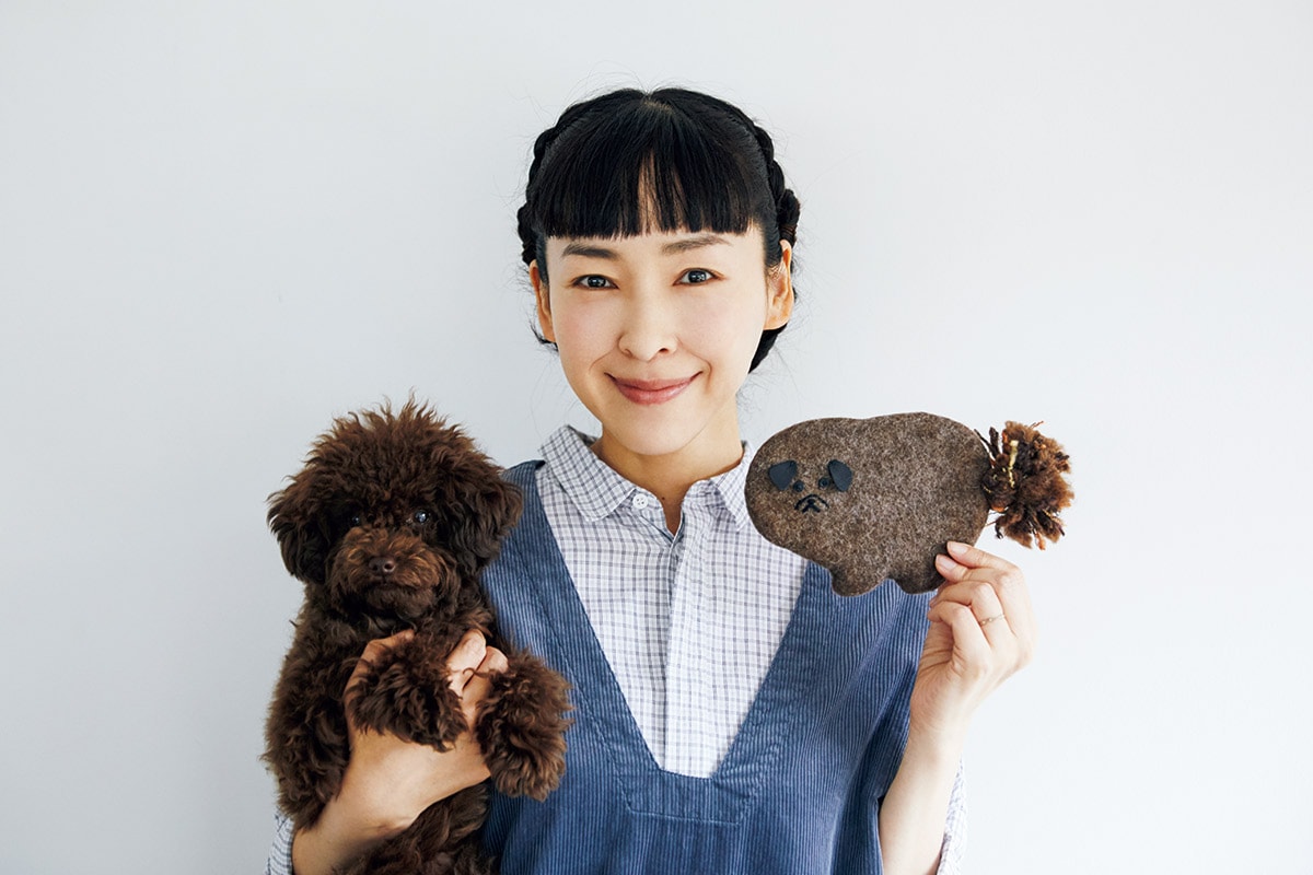麻生久美子さんが、愛犬をモデルに挑戦！ 【羊毛フェルトでポーチ作り