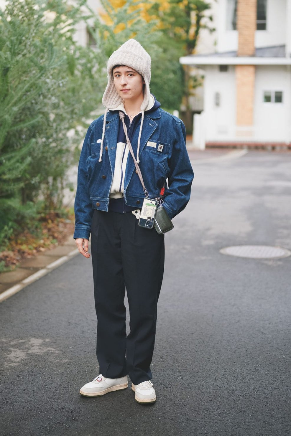 モデル・NATANEさんの私服ファッションスナップ。古着MIXをベースに自作グッズを加えてオリジナリティを発揮