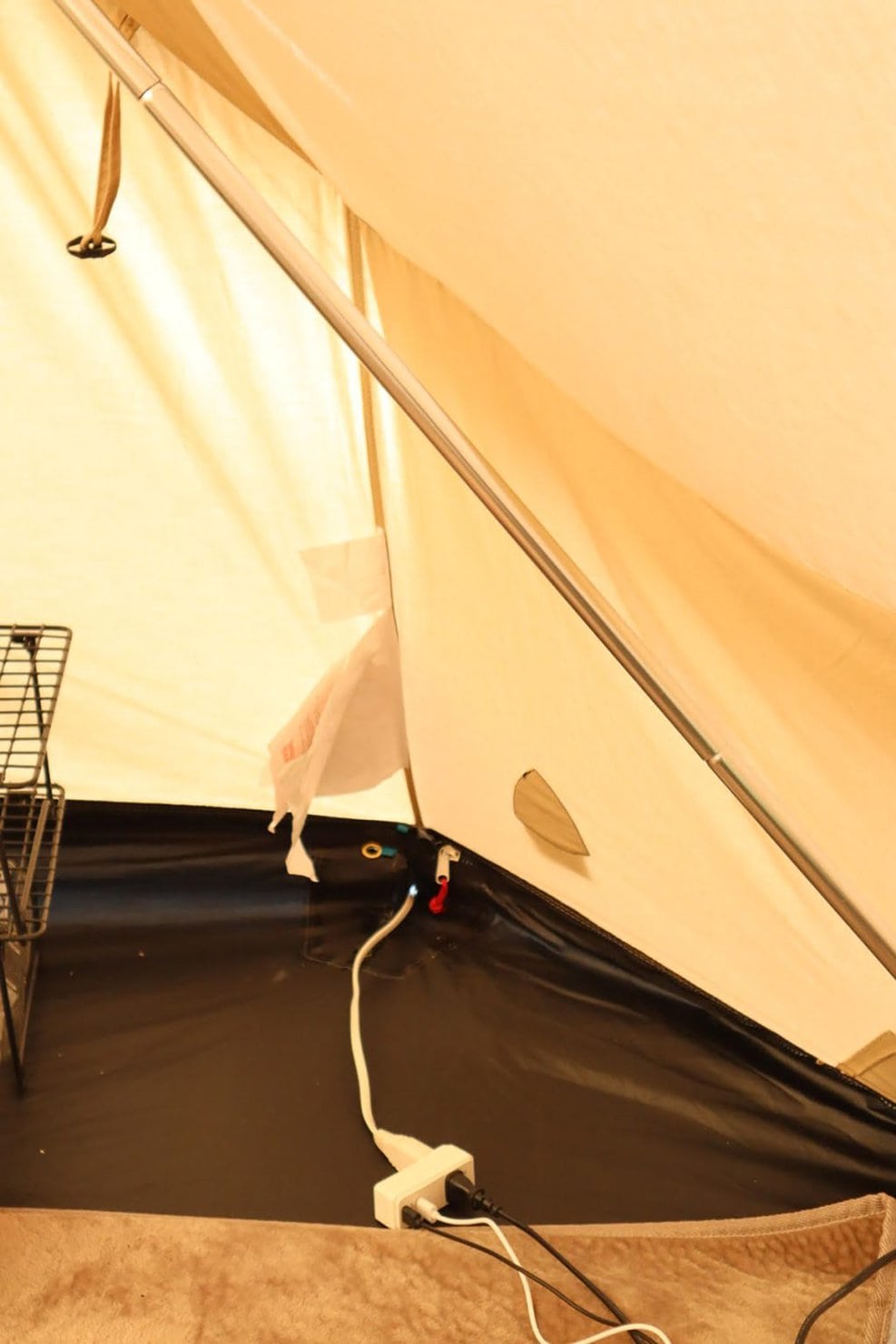 寒い冬子連れでも安心！ 冬キャンプにぴったりなローベンスのテント