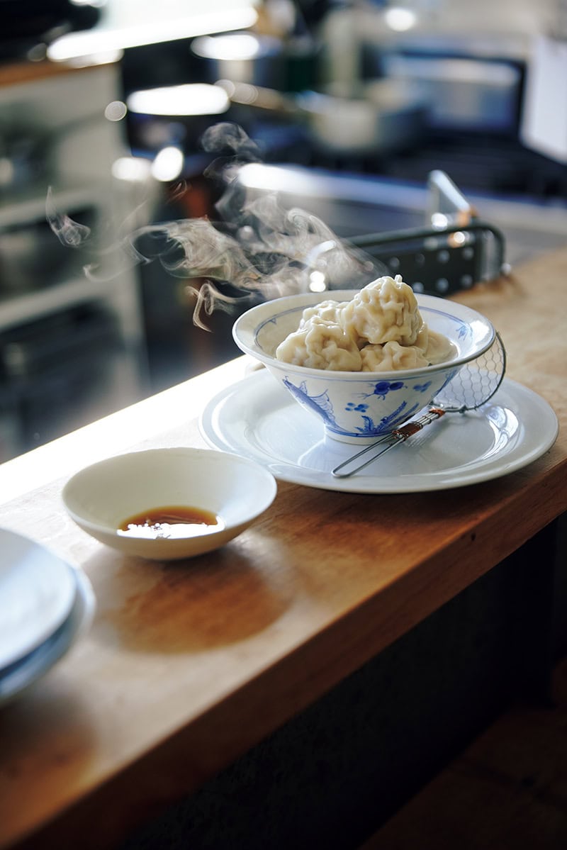 手製の水餃子も家庭の味らしいホクホク感。