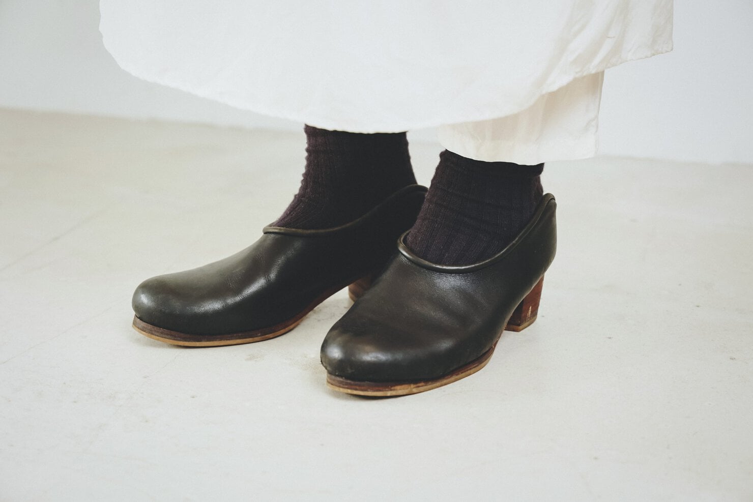 ＜hcubuch （フーブ）＞はまぐりがた　シューズ HCUBUCH（フーブ） カウレザーサボ（はまぐりがた