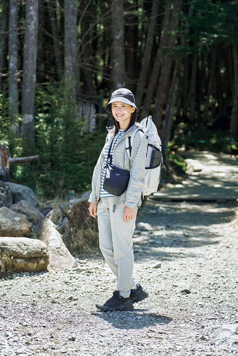 山下舞弓さんの登山女子のファッションコーディネート