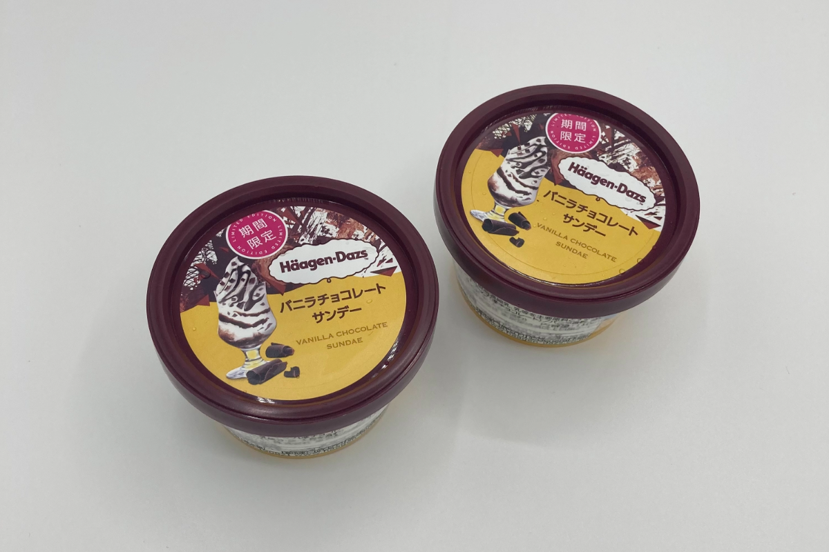 バニラとチョコレートのコクのある味を贅沢に楽しめる「バニラチョコレートサンデー」