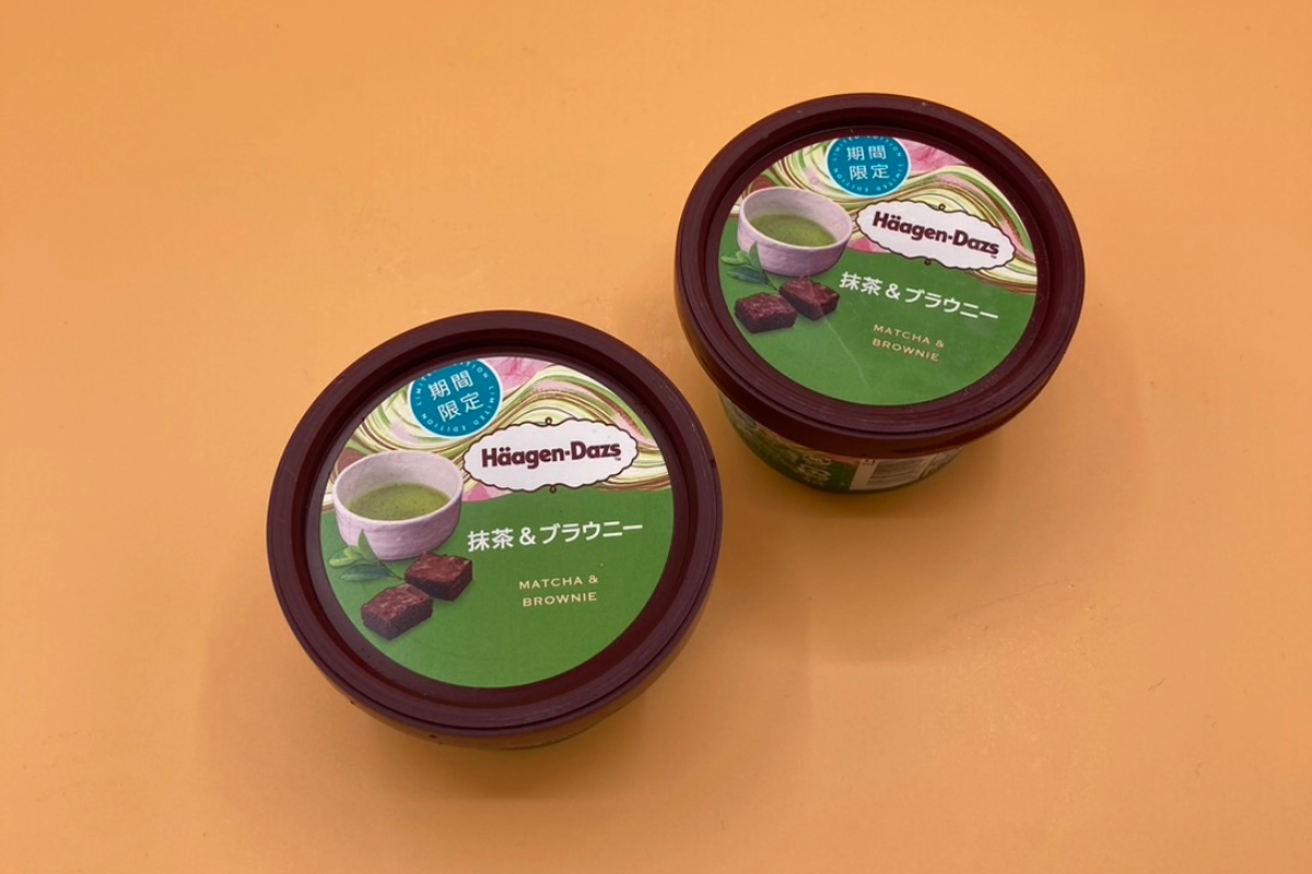 濃厚な抹茶にほろ苦いブラウニーがアクセントになる「抹茶&ブラウニー」