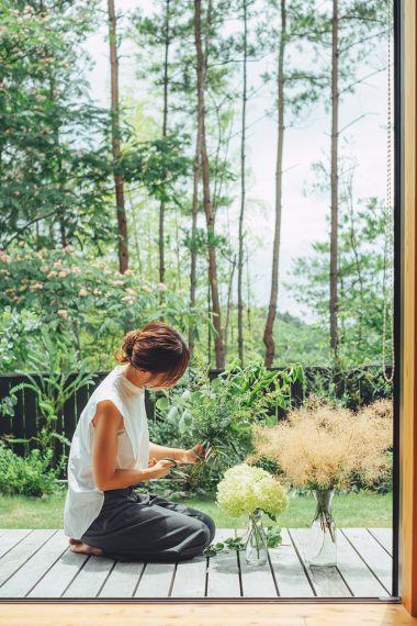 【素敵なおうち訪問】 季節の草花を楽しむ場としても活用