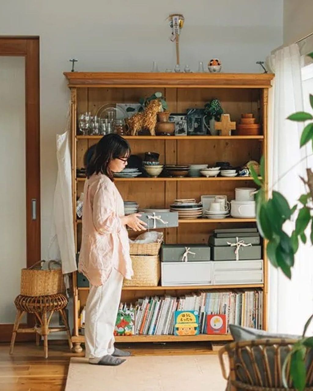 【素敵なおうち訪問】 かごやボックス収納と、場所を選ばず使える愛用家具で、日々の暮らしを心地よく(江成さん宅後編)