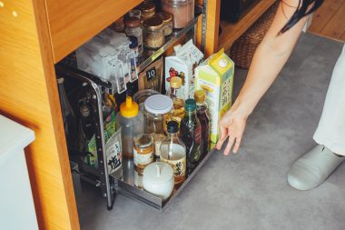 スライドで奥に入れたものも取り出しやすく