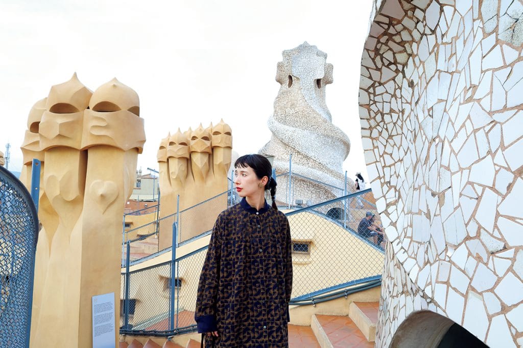 【Casa Milà カサ・ミラ】波打つような曲線が美しいガウディの代表作