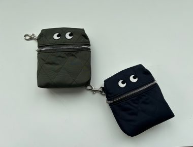 【UNIQLO x ANYA HINDMARCH】パッカブルバッグ［縦11.2×横9.5×マチ4cm］各¥1,990／ユニクロ×アニヤ・ハインドマーチ