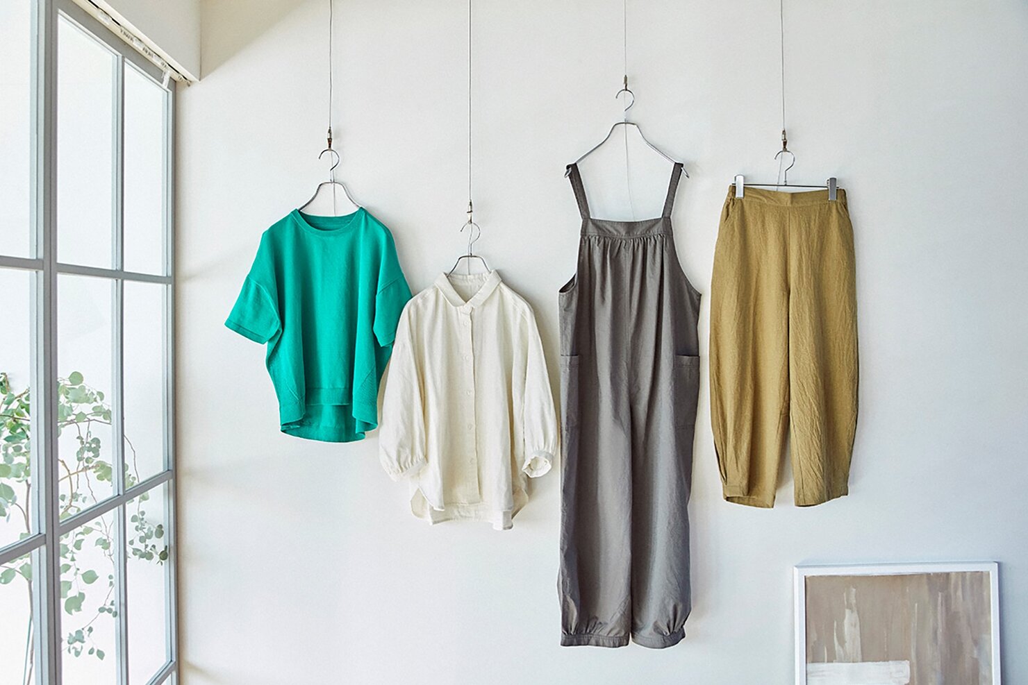 【tsukuru & Lin.の春】寒暖差シーズンの着まわしに便利な定番服  ボトムス・サロペット編　