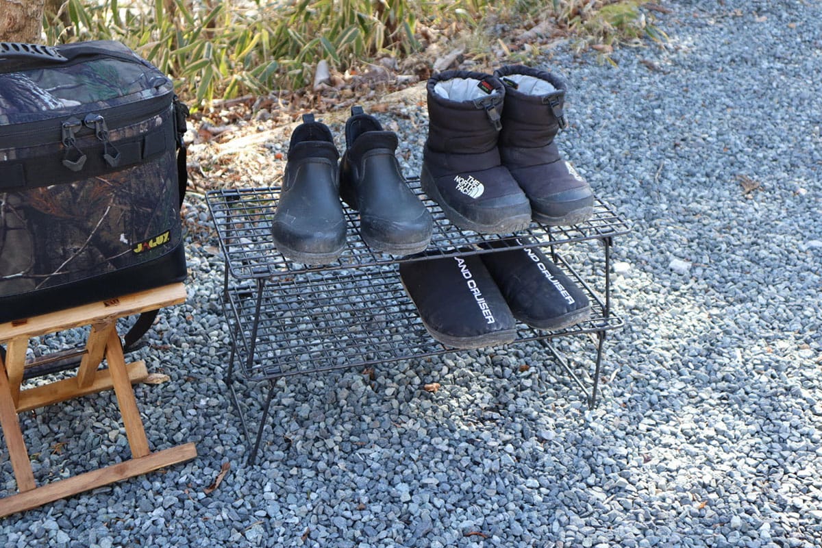 3段まで重ねて使えて、コンパクトに収納もできる。イケアのシューズラックGREJIG グレイグはキャンプにあると便利!