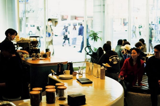 PART COFFEE ROASTER ドリップカウンターの前にスタンディング席を用意。