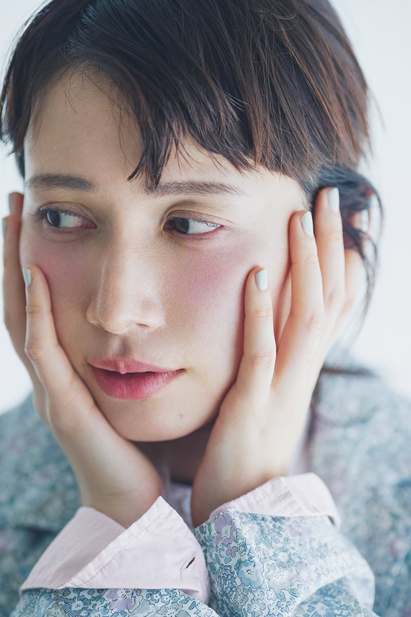 くすみピンクな大人メイク