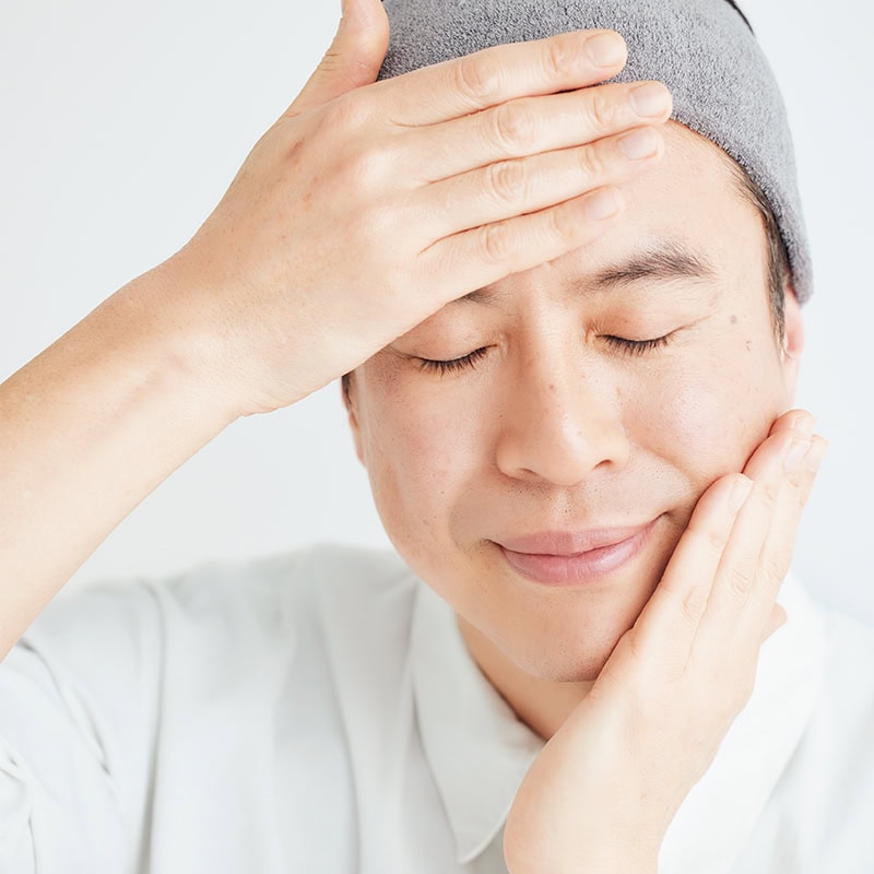 【メンズビューティーきほんのスキンケア】化粧水で肌にうるおいを！