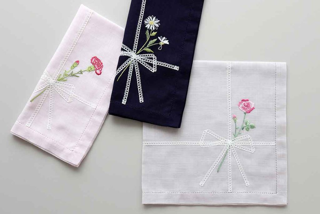 〈CLASSICS the Small Luxury〉のベトナム手刺繍 ハンカチ