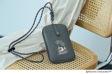 7月号付録は、「ムーミン」リトルミイ 肩掛けもできて便利な ストラップ付きマルチケース