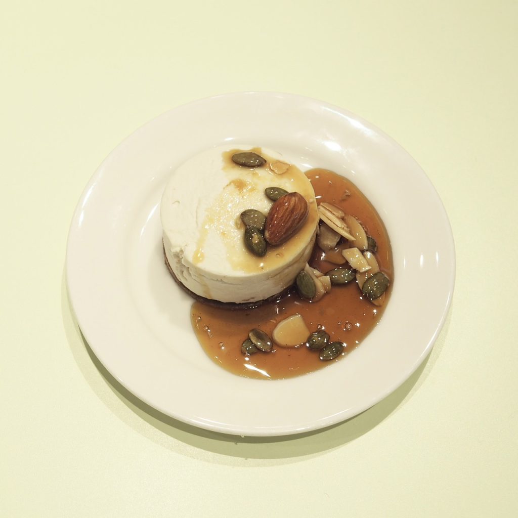 2foods銀座ロフト店メニューの濃密レアチーズケーキ