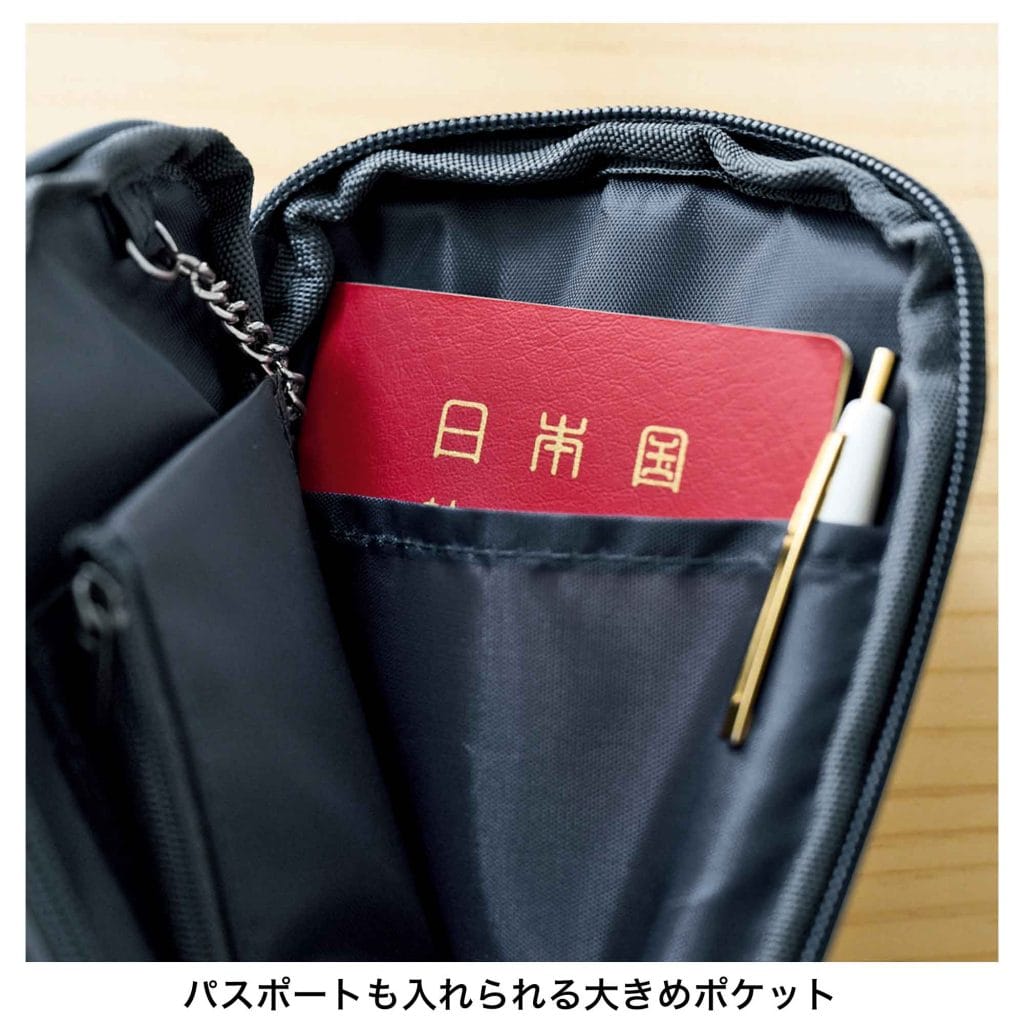 ムーミンデザインのマルチケースは大きめポケットでパスポート収納もらくちん！