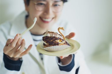 BLACK SWAN CREAM PUFFS と菊池亜希子さん。