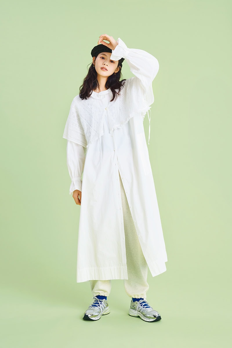 スウェットパンツでつくる大人女子のスニーカーコーデ