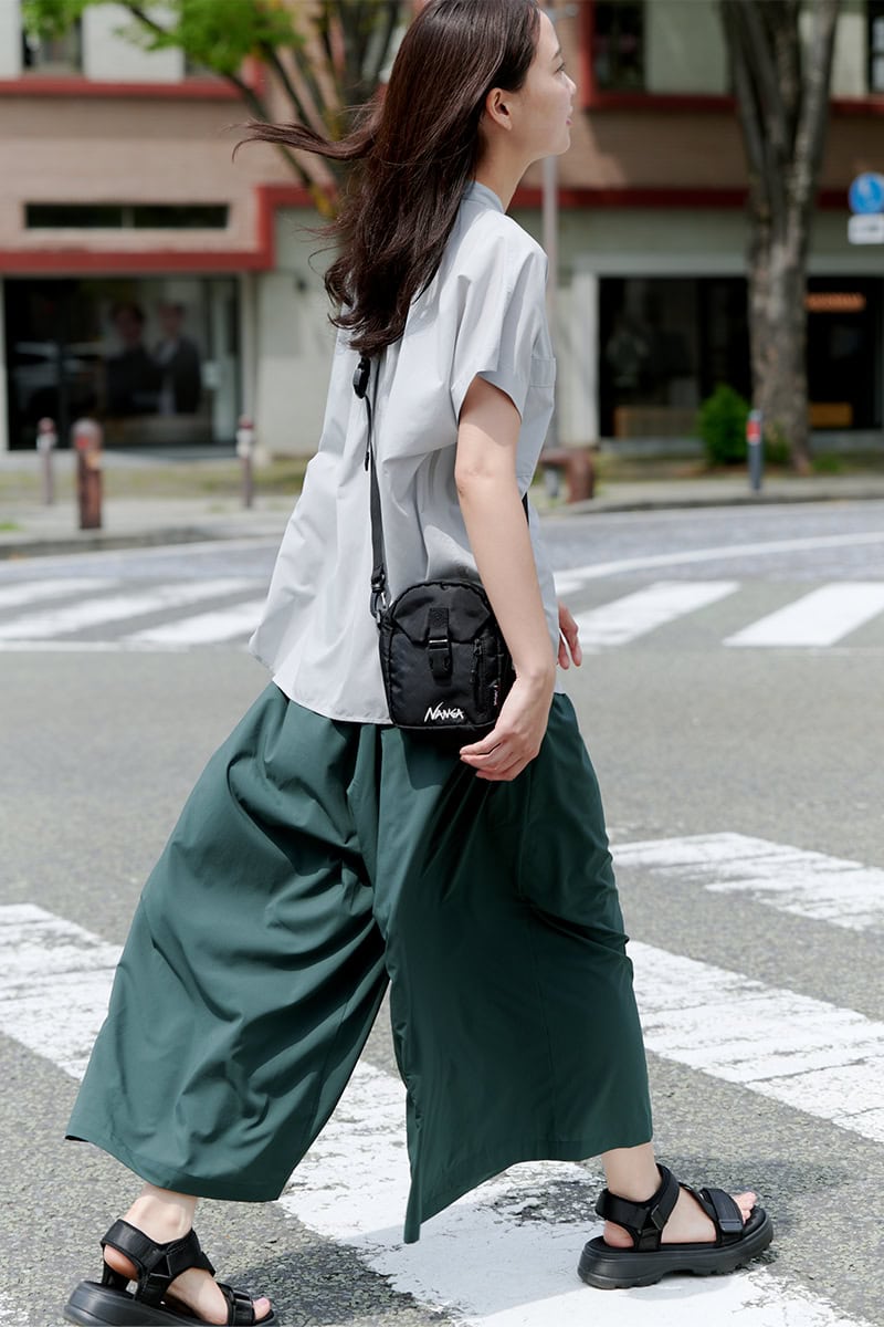 NANGA（ナンガ）のワイドパンツで、カジュアルと上品さを両立！