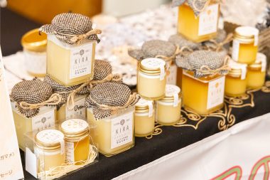 養蜂家のはちみつをはじめ、お菓子やお酒など豊富なラインナップが勢ぞろい！
