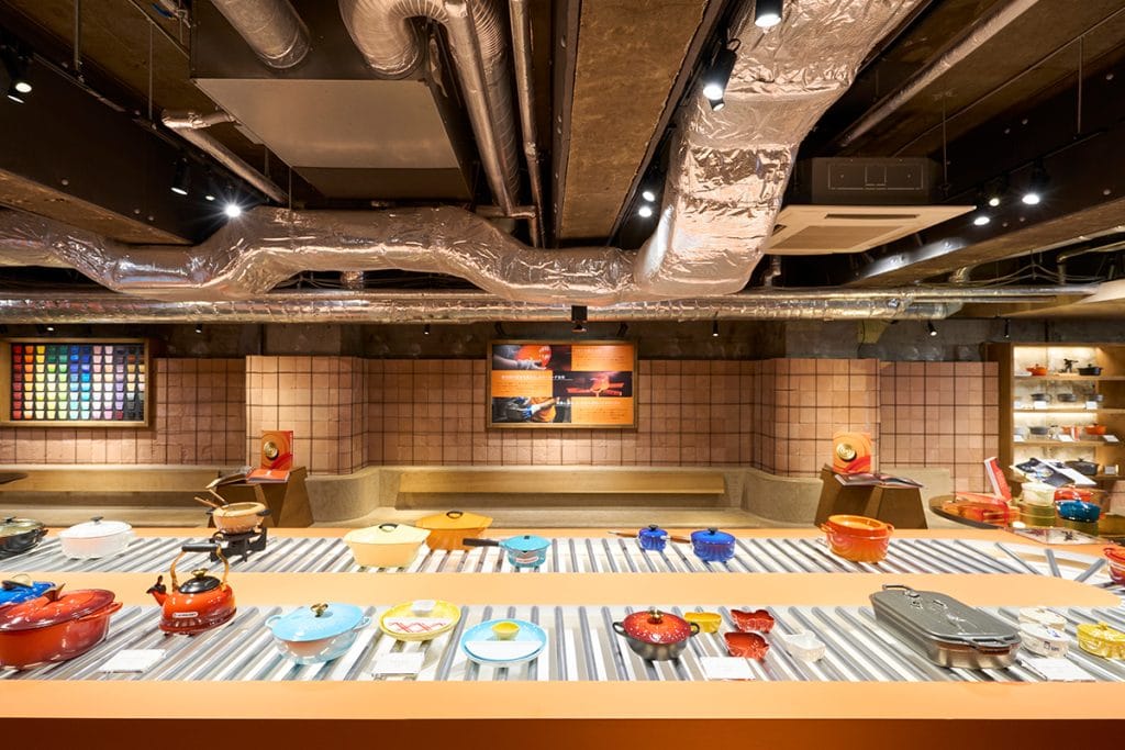 ル・クルーゼ100周年を記念したアニバーサリーイベント「LE CREUSET 100th Anniversary Celebration」では、過去のアーカイブ商品がズラリ！