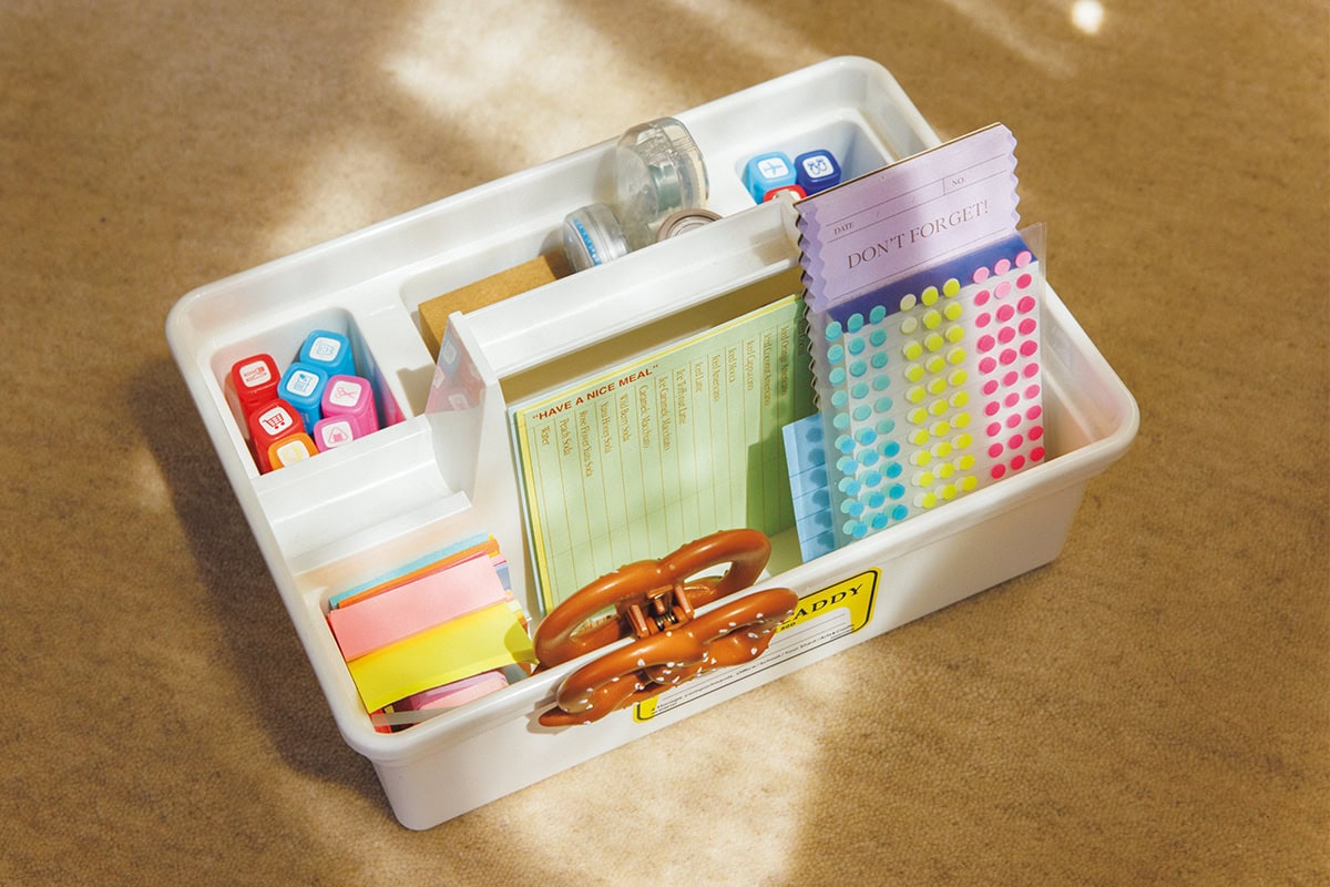 エッセイイストの柳沢小実さんは、シールやスタンプ、ペン、付箋などの文房具は、Pencoの「ストレージキャディ」に収納！