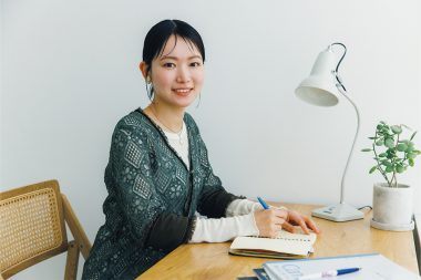 文筆家・映像作家・俳優の小川紗良さんに、今すぐ始められて自己肯定感が上がる「手書きの習慣」についてインタビュー！