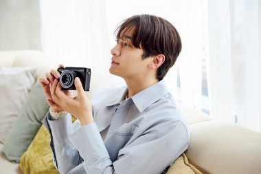 「お芝居も写真も“好き”を突き詰めることで、理想の自分になれる気がします」と話す小関裕太さん。