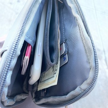 パスポート、スマホ、お金など「リトルミイ」デザインのマルチケースで、持ち運びもラクチンに