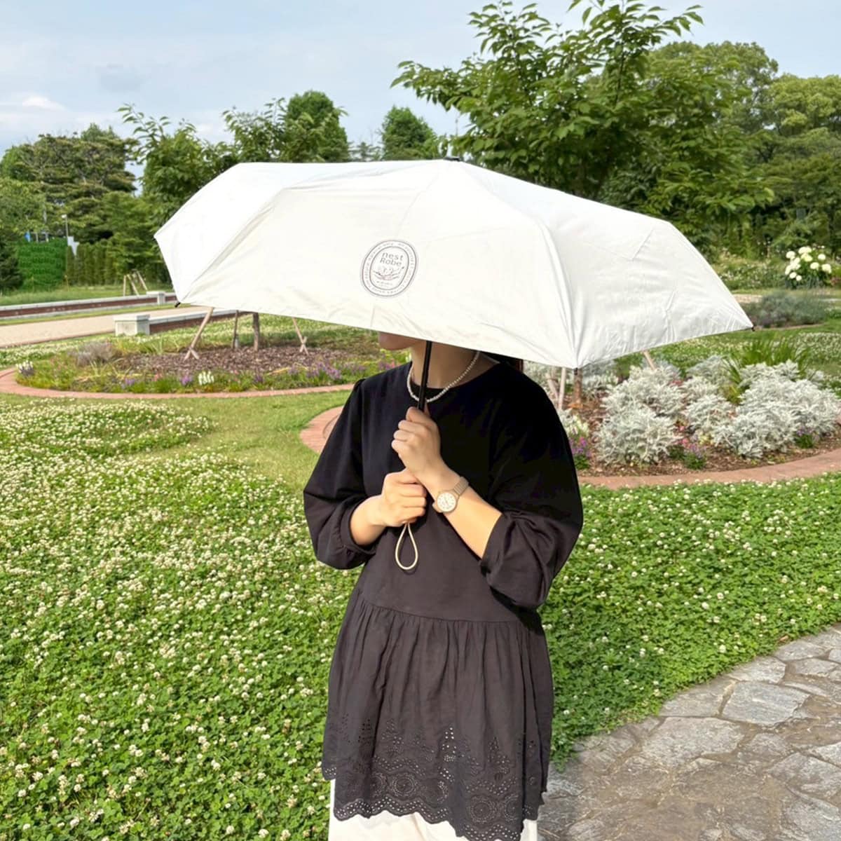 リンネル8月号増刊の付録の折りたたみ傘は、ナチュラルでシンプルな「ネストローブ」のデザインがかわいい！