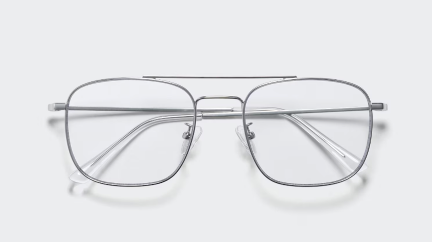サングラス（メタルブリッジ）￥1,990／ユニクロ