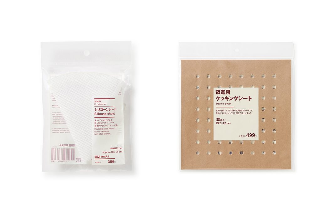 （右から）蒸篭用 クッキングシート 30枚入り¥499、蒸篭用 シリコーンシート¥390／ともに無印良品（無印良品 銀座）