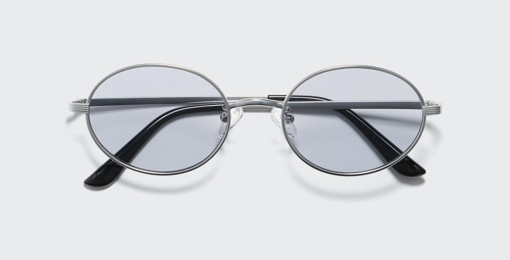 サングラス（メタルオーバル）￥1,990／ユニクロ
