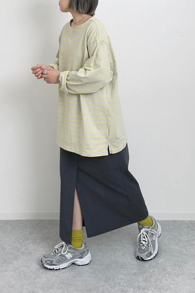 ニューバランスの「725」を使ったおすすめカラーコーデ、色物とあわせてもセンス良く仕上がります！