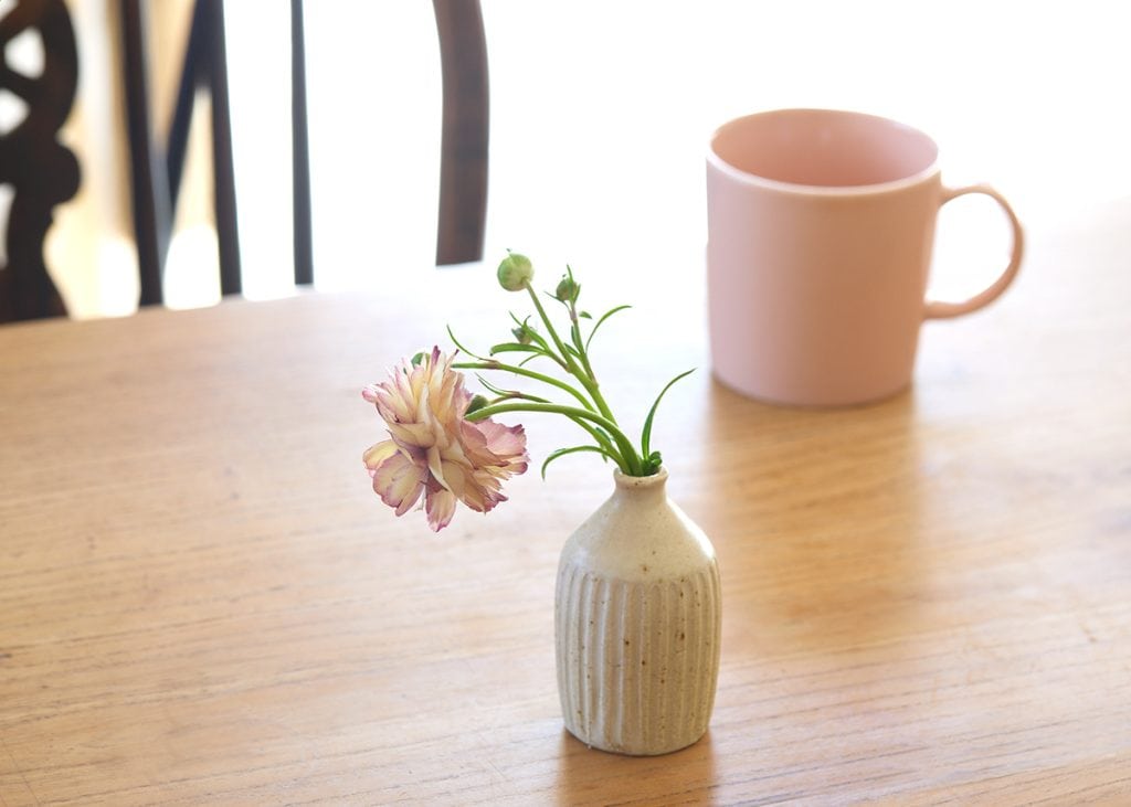おうちカフェ風スタイリングのポイント⑤　食卓に“花”を添えて
